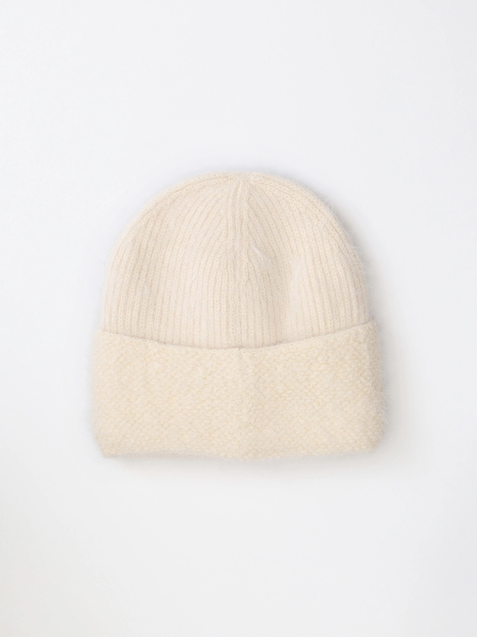 Шапка-бини из ангоры и нейлона с отворотом в ассортименте